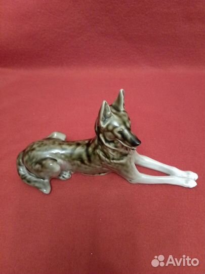 Статуэтка фарфор. 