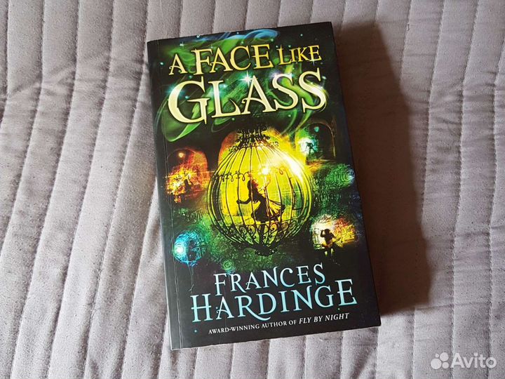 Книга на англ.яз. A face like glass.Frances Hardin
