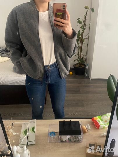 Продаю женскую куртку бомбер