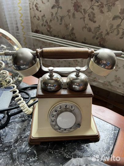 Винтажный телефон