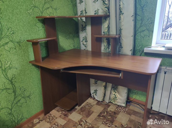 Компьютерный стол