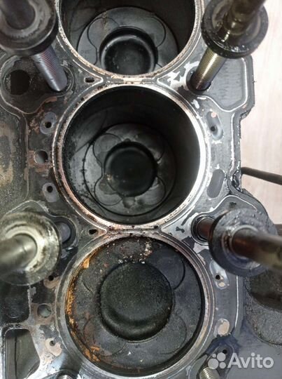 Блок цилиндров на BMW m57 306d2