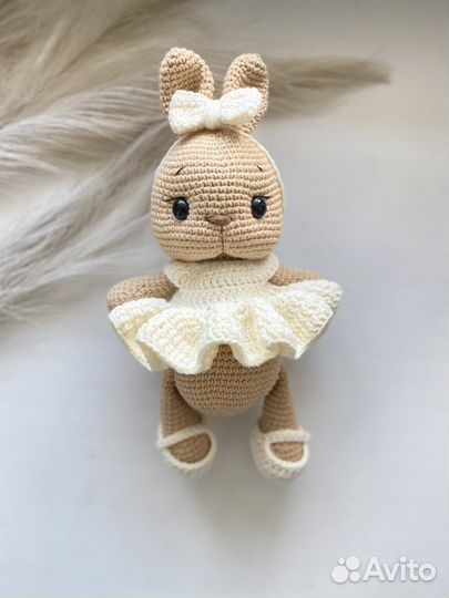 Вязанная игрушка Заяц