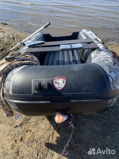 Надувная лодка пвх с мотором 9.9 или 15