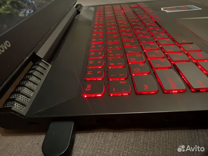 Игровой ноутбук Lenovo legion y520-15ikbn