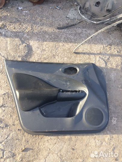 Обшивка двери передняя левая nissan juke YF15