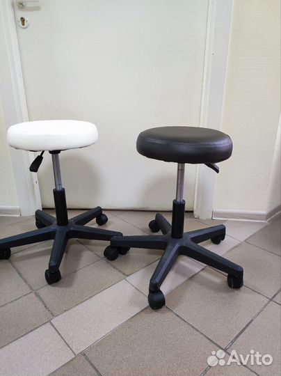 Стул мастера на колесиках (Россия)