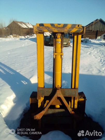 Вилочный погрузчик (кара)