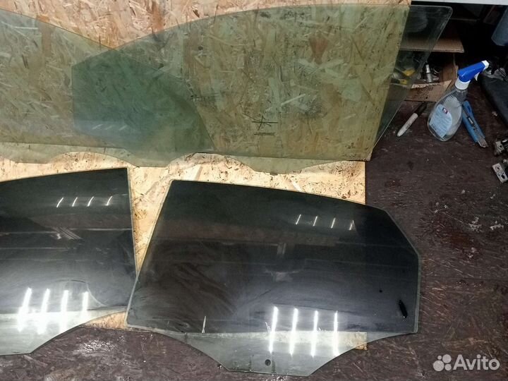 Стекло дверей Volkswagen Polo 5 2012 год