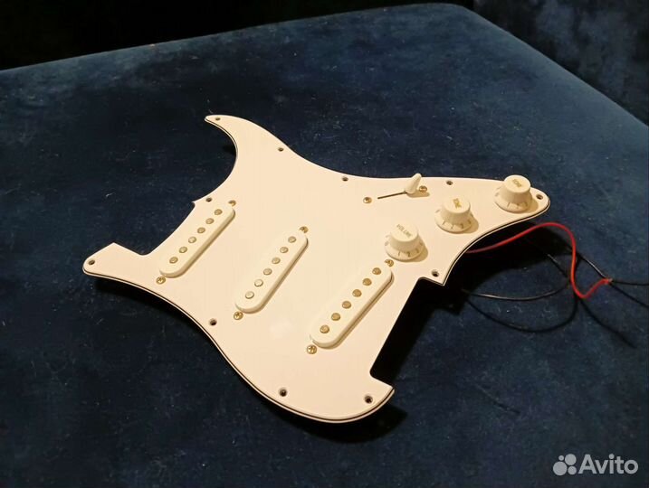 Пикгард на электрогитару стратокастер