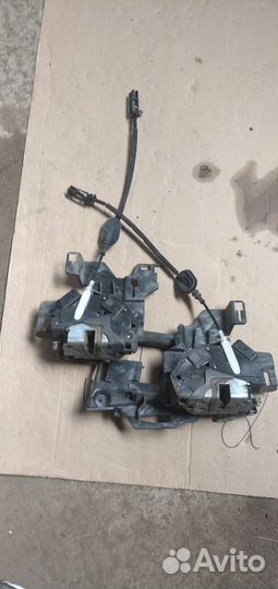 Замки задних дверей на Форд Фиеста 6