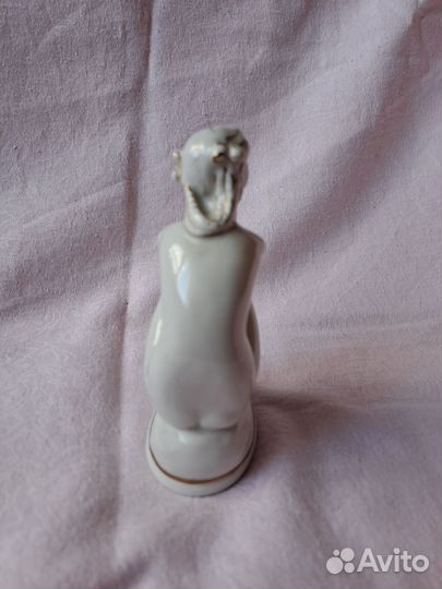 Статуэтка думающяя девушка(лфз)