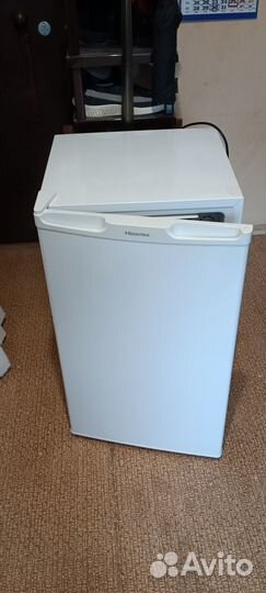 Холодильник Hisense RR130D4BW1