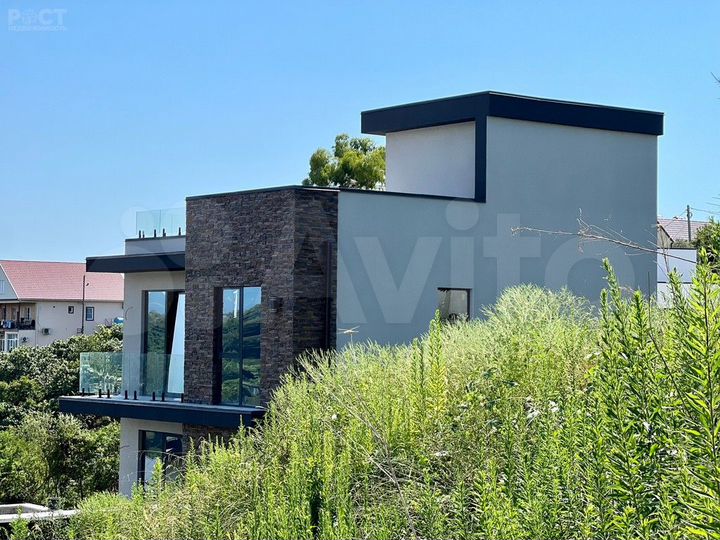 Коттедж 215 м² на участке 4 сот.