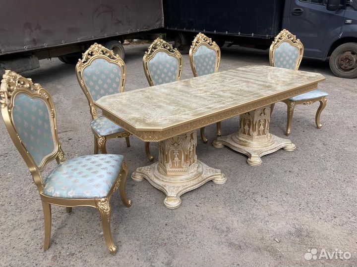 Стол и стулья