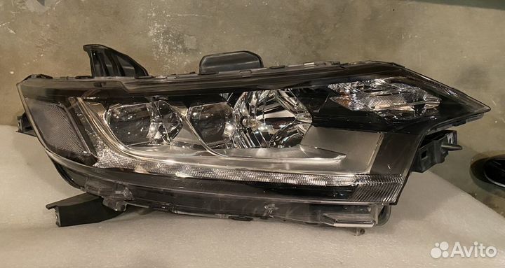 Фара правая mitsubishi outlander III