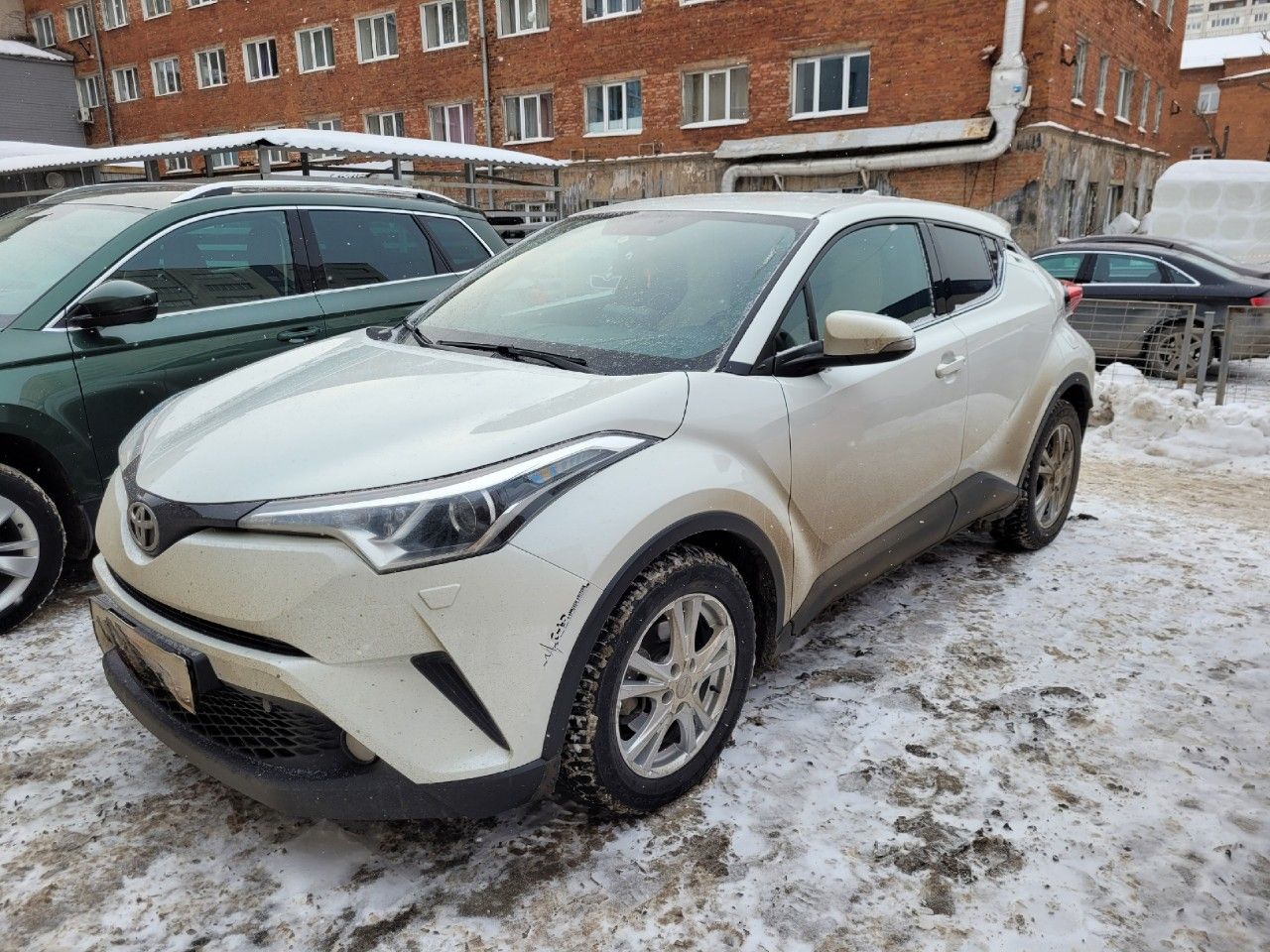 Toyota C-HR: фото владельца