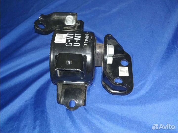 Опора двигателя Kia Soul кронштейн кпп