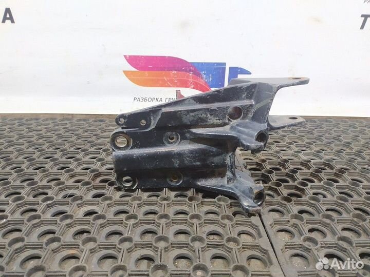 Кронштейн торсиона кабины левый