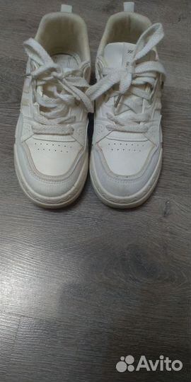 Кроссовки женские. Размер 25,5