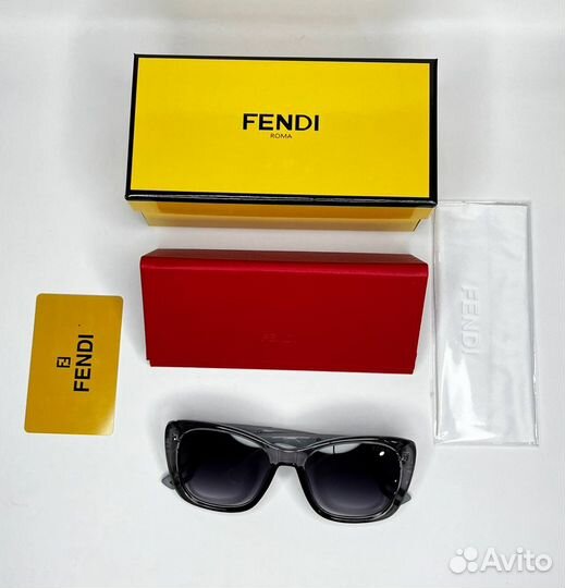 Женские очки Fendi