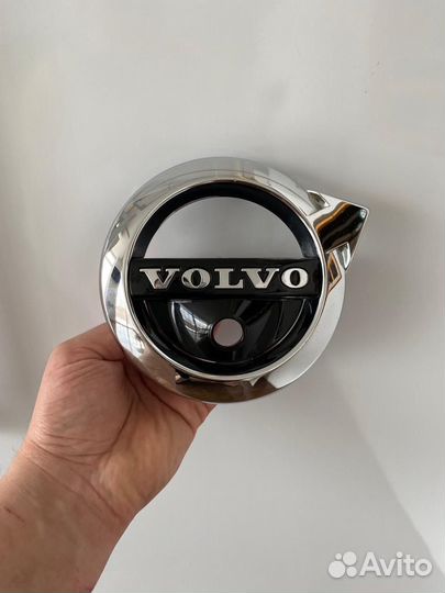 Эмблема на решетку радиатора Volvo XC90