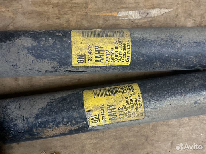 Задние амортизаторы Opel Astra J GTC