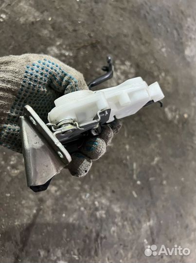 Замок крышки багажника Mitsubishi ASX