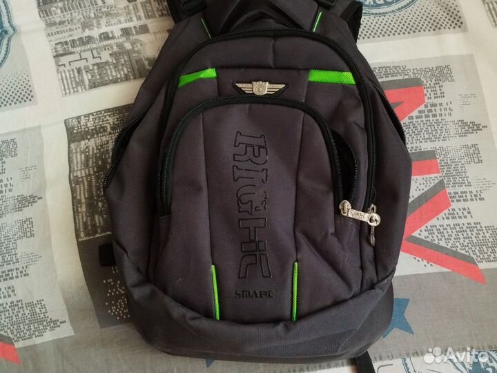 Продаю школьный рюкзак