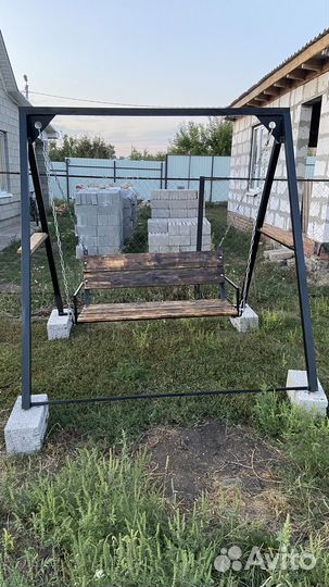 Садовые качели из дерева