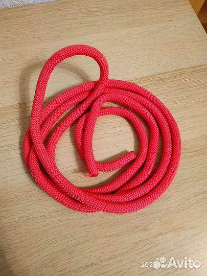 Гимнастическая скакалка