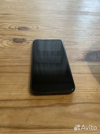 Телефон iPhone 11 64 GB