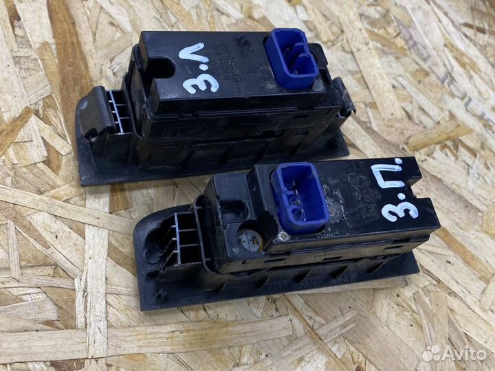 Кнопка стеклоподъемника задняя Хаммер Н3