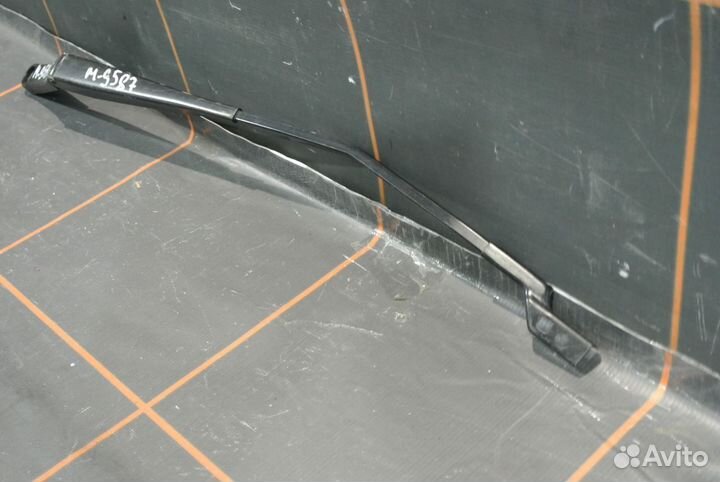 Поводок стеклоочистителя правый -Skoda Rapid