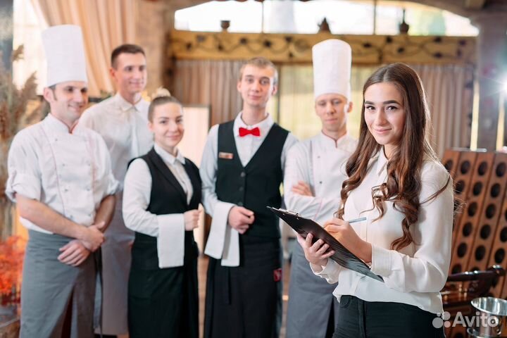 Официант по меню с питанием