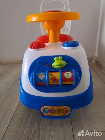 Машинка каталка толокар с ручкой