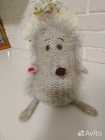 Вязаная интерьерная игрушка ёжик высота 20 см