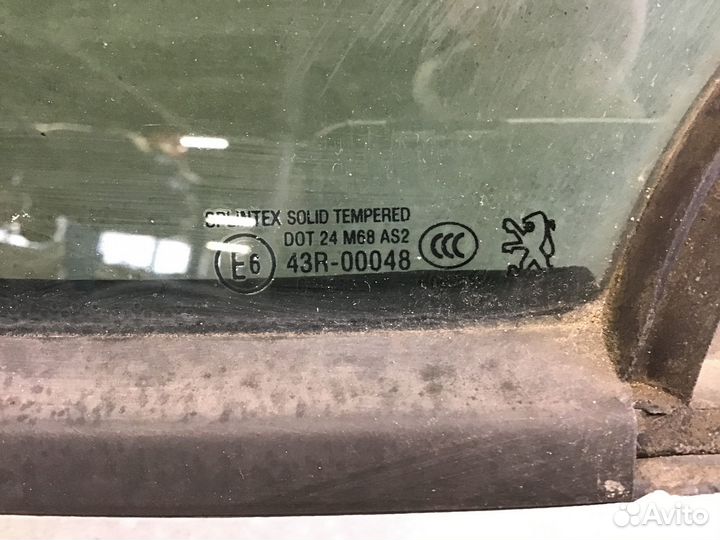 Стекло кузовное глухое левое Peugeot 307 2001-2007