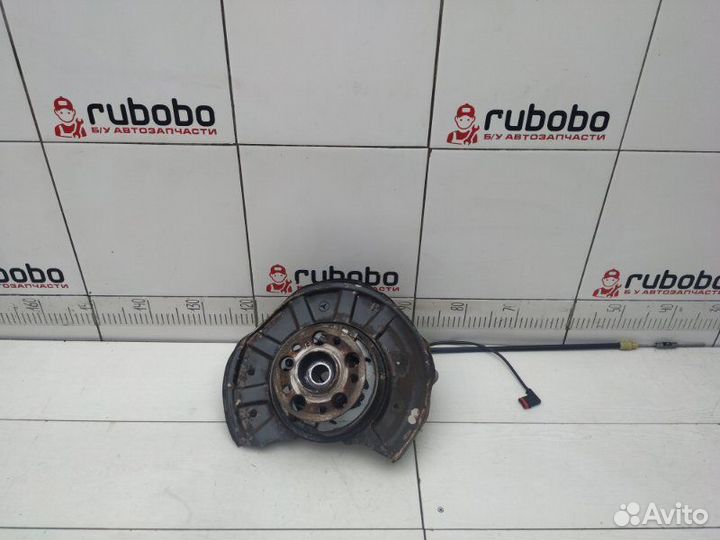 Кулак задний правый Mercedes Cls W218 OM651 2012