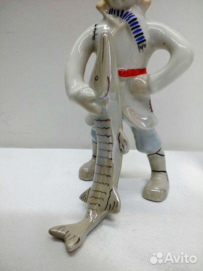 Фарфоровая статуэтка Емеля с щукой. Сказка