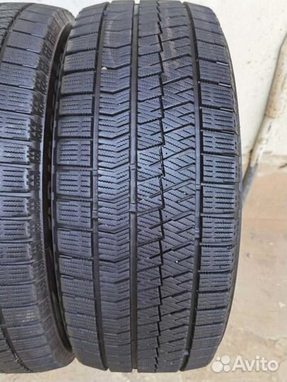Bridgestone Blizzak VRX2 215/55 R17 94Q