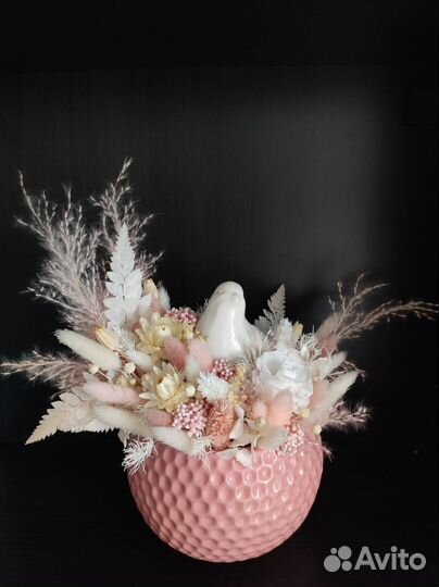 Букет из сухоцветов в кашпо