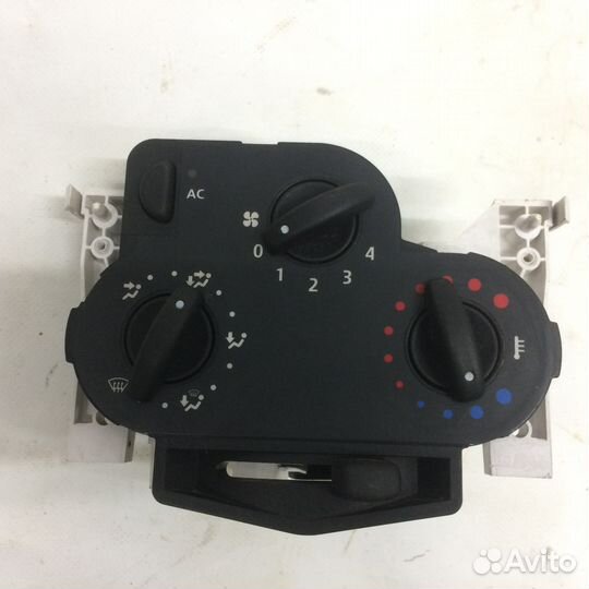 Блок управления отопителем с ас рено Логан 2007г