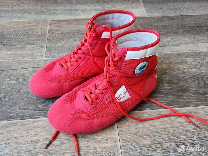 Продаю борцовки красные