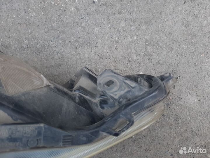 Фара передняя правая Toyota aqua