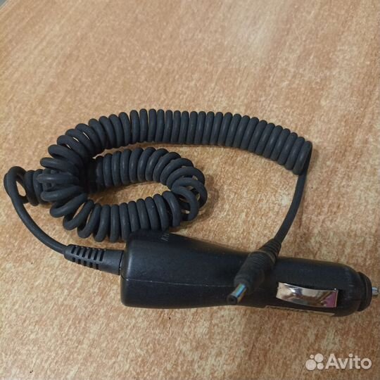 Автомобильная зарядка Nokia