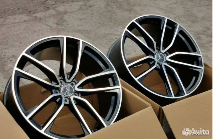 Разноширокие диски AMG R19 на Mersedes