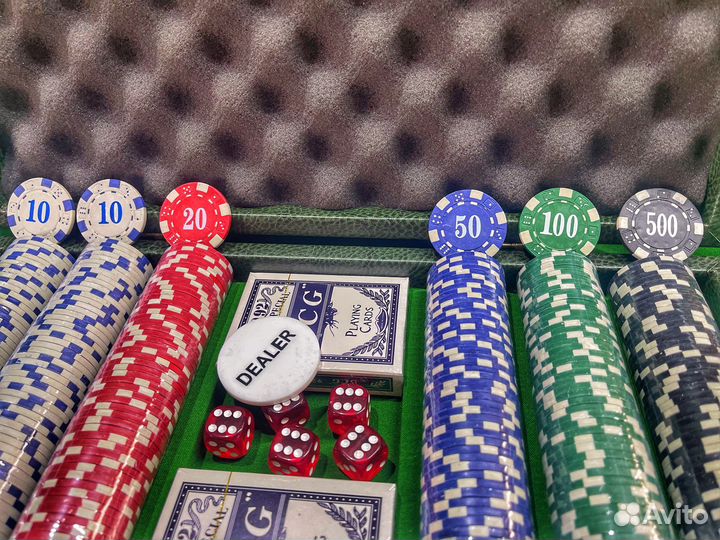Покер. Покерный набор 300 фишек