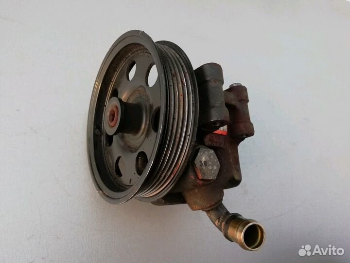 Насос гура Форд Фокус 1 Zetec (1373802)