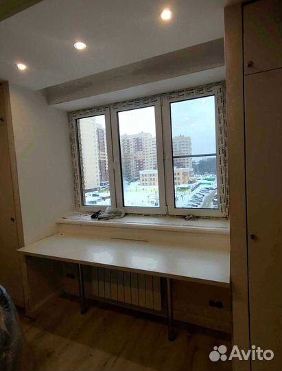 Детская рабочая зона у окна